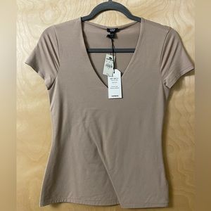 Express Body Contour Top, V-Neck Tee - S